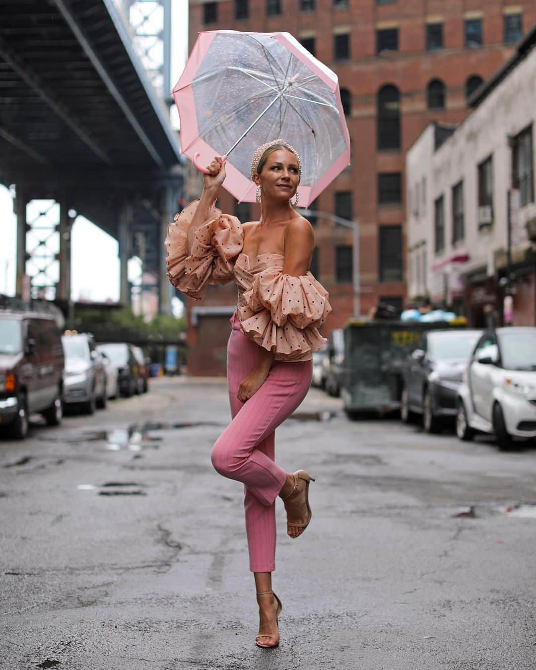 ブレア・イーディーさんのインスタグラム写真 - (ブレア・イーディーInstagram)「<NYC welcomed me back with rain and humidity ☔️💦 // also where is the flamingo emoji!?> #lelesadoughi #ganni #rainraingoaway」8月30日 1時33分 - blaireadiebee