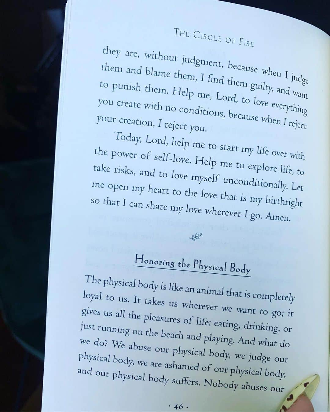 カルーシェ・トランさんのインスタグラム写真 - (カルーシェ・トランInstagram)「I recently read a DM from someone that said “You’re still reading self help books?? How many times can you be told to love yourself?” What a fucking dumbass. I will continue to read as many self help books as my mind, body and soul desires. By consistently pouring love into myself, I will consistently grow and blossom. If I have to read self help books for the rest of my life in order to be happy and cherish the things in life that money can’t buy.. well then that’s exactly what I’m going to do. Self love has no time limit.. no expiration date. This is a forever thing. So yes, I’m still reading self help books because I love myself ❤️ Book: ‘The Circle of Fire’ by Don Miguel Ruiz」8月30日 1時38分 - karrueche