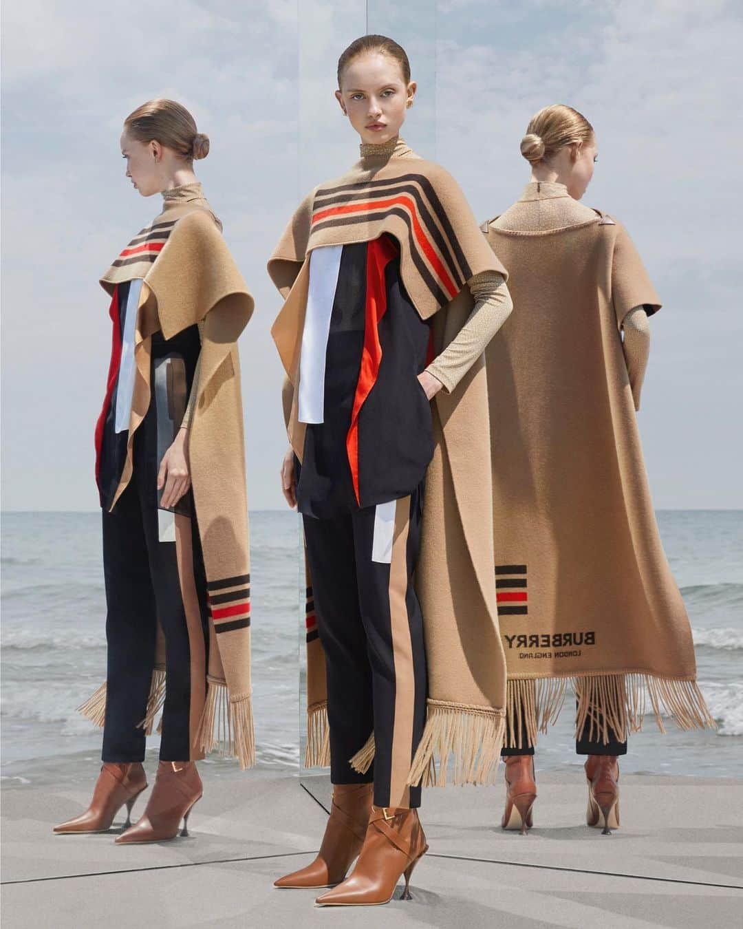 Burberryさんのインスタグラム写真 - (BurberryInstagram)「Modern Refinery . Graphic and contrasting Bauhaus-inspired stripes meet elegant #BurberryBeige and fringe detailing on our statement cape, a star of the #BurberryAutumnWinter19 collection . Shop #Tempest .  #BurberryGeneration」8月30日 1時54分 - burberry