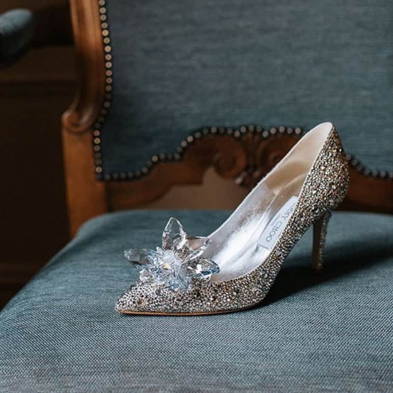 Jimmy Chooさんのインスタグラム写真 - (Jimmy ChooInstagram)「Make your fairytale moment a reality with our Cinderella collection #IDOINCHOO 📷 @waldorfamsterdam」8月30日 2時04分 - jimmychoo