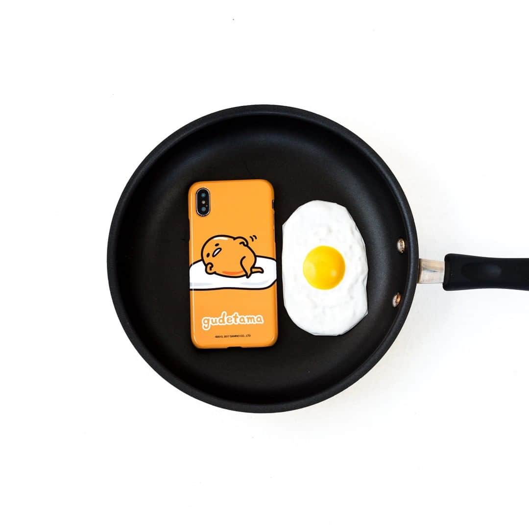 ぐでたまさんのインスタグラム写真 - (ぐでたまInstagram)「an egg-cellent way to add some spunk to your phone 🍳 #gudetama cases available at @skinit. link in bio to shop...⁠」8月30日 2時00分 - gudetama