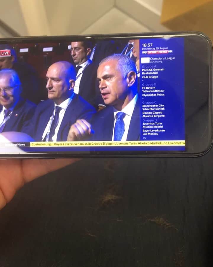 トーマス・ミュラーのインスタグラム：「Almost live 😀 @championsleague draw! Our opponents: @spursofficial, @olympiacosfc and @crvenazvezdafk #UCLDraw #esmuellert #fcbayern #packmas」