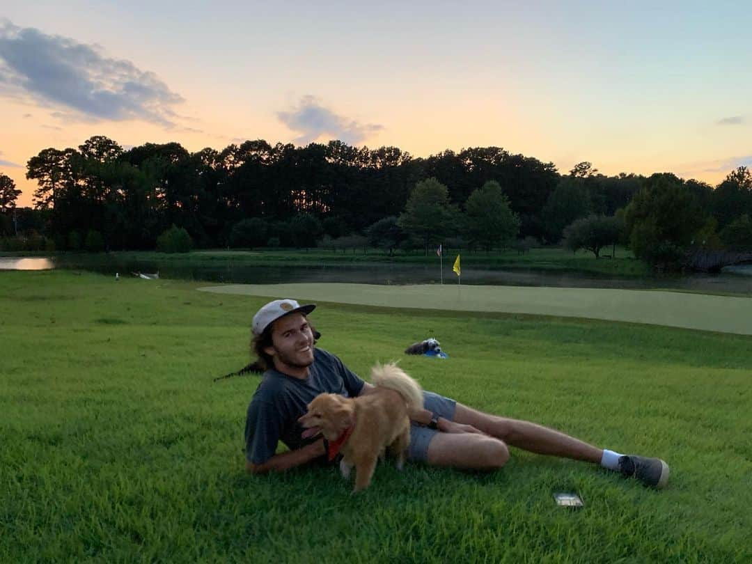 コリー・ロバートソンさんのインスタグラム写真 - (コリー・ロバートソンInstagram)「Sunset at my favorite place with my favorite people  #nofilter #noplacelikehome #family 8-28-19」8月30日 2時17分 - bosshogswife