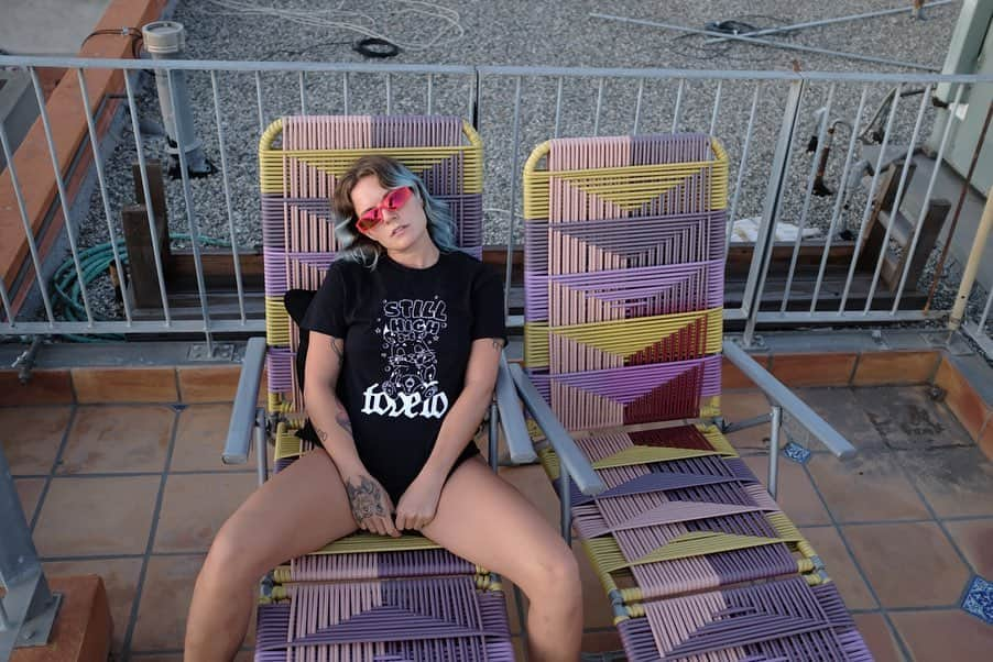 トーヴ・ローさんのインスタグラム写真 - (トーヴ・ローInstagram)「Still High Tee + #SunshineKitty Digital Download Bundle 💨 #sunshinekittykollection Free #gladhesgone heart sticker with purchase」8月30日 2時18分 - tovelo