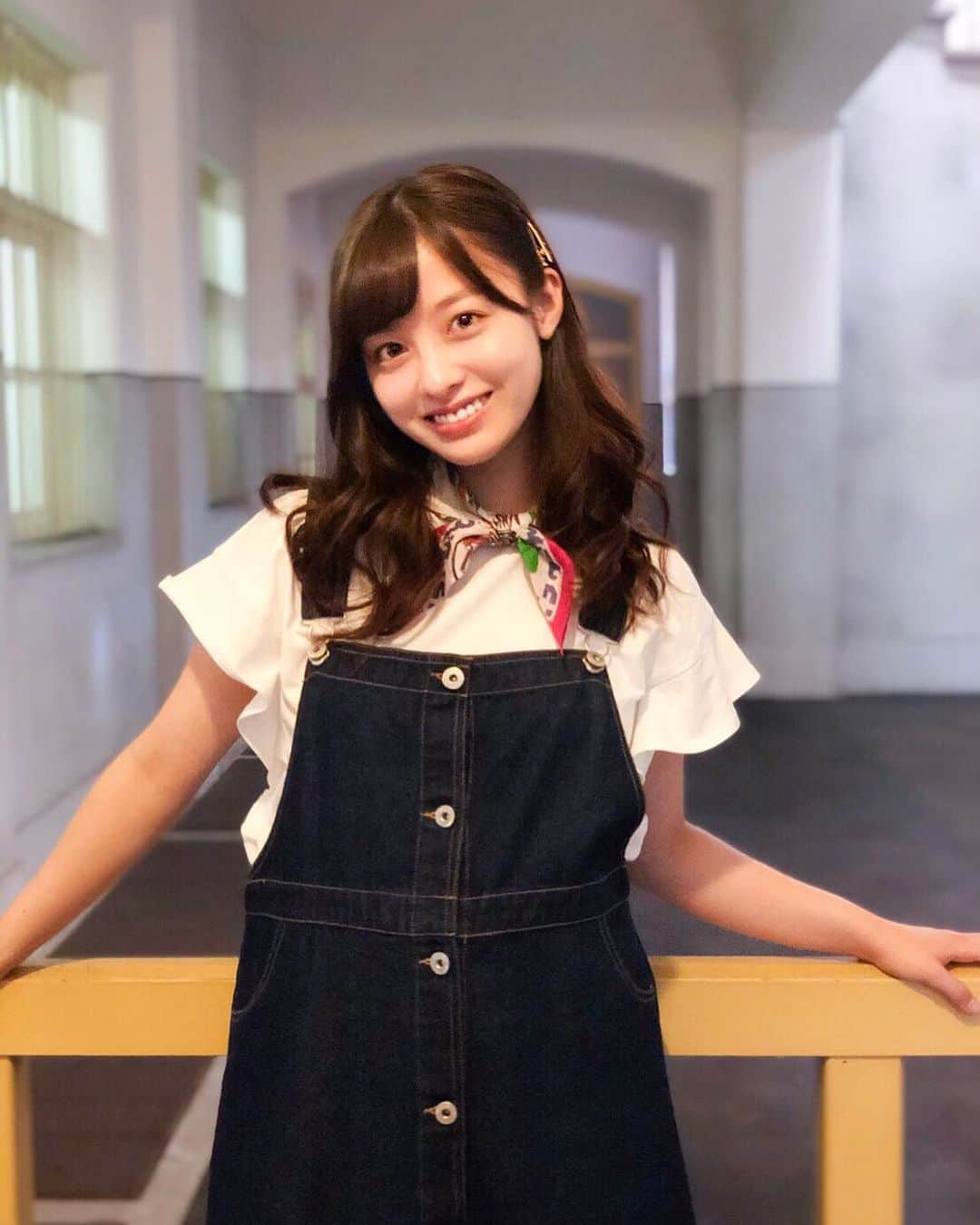 映画『午前0時、キスしに来てよ』のインスタグラム：「もう夏が終わっちゃいますね…🎐﻿ ﻿ お出掛けの日奈々コーデをご紹介🐾﻿ ﻿ デニムワンピースにスカーフでアクセント🎀﻿ ﻿ もう始まってる方も来週からの方も学校がんばろう🏫﻿ ﻿ #午前0時キスしに来てよ #12月6日公開 #夏 #夏の思い出 #夏の終わり #今日のコーデ #デニム #スカーフ #スカーフアレンジ #夏コーデ #カジュアル #ガーリー #ファッション #2学期 #始まる #頑張ろう #日奈々 #橋本環奈 #jk #かわいい」