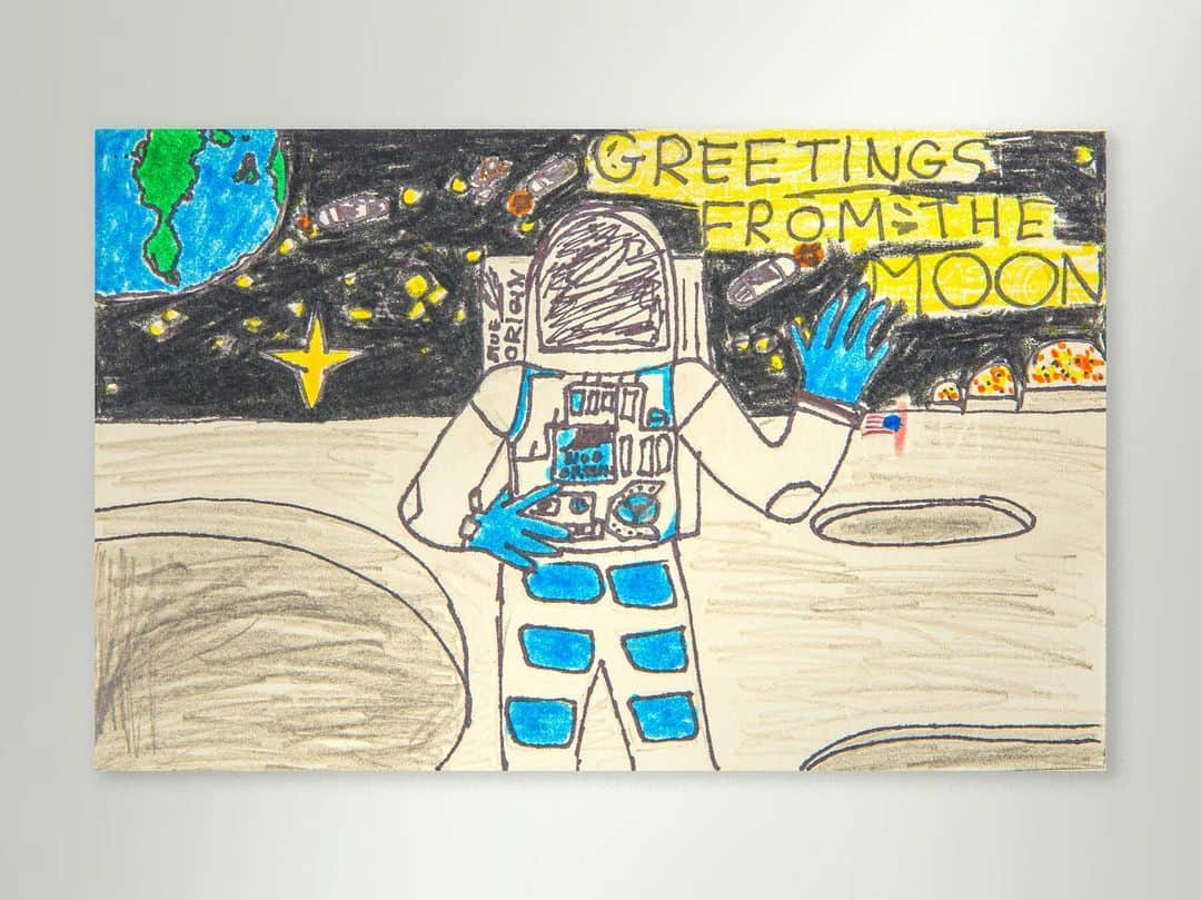 ジェフ・ベゾスさんのインスタグラム写真 - (ジェフ・ベゾスInstagram)「@BlueOrigin founded the nonprofit @clubforfuture to inspire young people to pursue careers in #STEM as well as help visualize life in space. For our first activity, we asked K-12 students around the world to send us postcards with their dreams of the future. We will fly the postcards on an upcoming #NewShepard launch above the Kármán line into space then mail back to each student. We’ve received thousands of postcards from 22 countries — and more come in every day. I've seen the messages and they are so hopeful and inspiring. We are in good hands.」8月30日 2時33分 - jeffbezos
