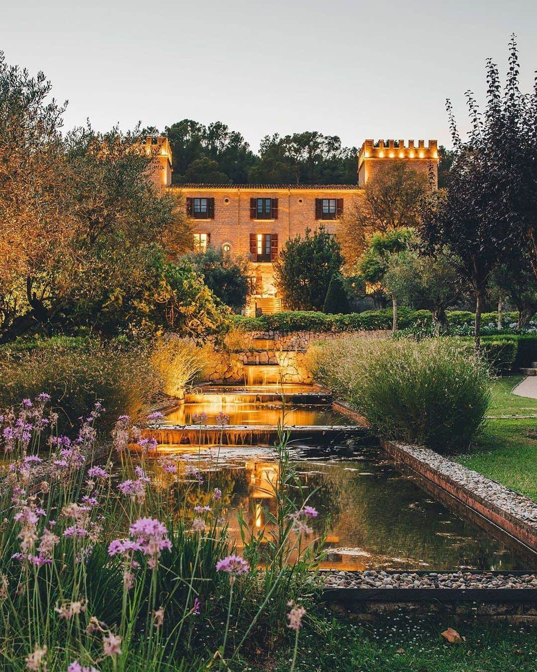 BEAUTIFUL HOTELSさんのインスタグラム写真 - (BEAUTIFUL HOTELSInstagram)「Ever wanted to stay in a castle? 🏰 One of the hidden gems of Mallorca, Castell Son Clare has a manor house dating back to mid-15th century. Plus the beautiful lush gardens 🌿 🌳 make it one of the most charming properties on the island. (📸: @lumadeline 📍: Castell Son Claret @castellsonclaret )」8月30日 2時47分 - beautifulhotels