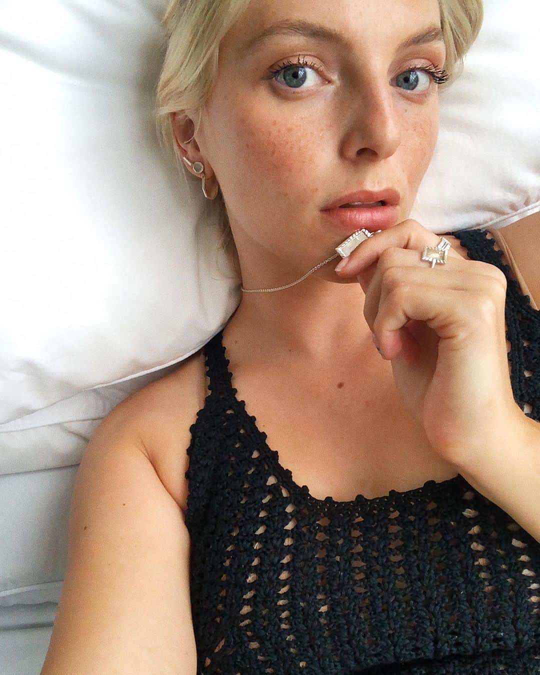 Estée Lalondeのインスタグラム：「Silver lining 🔗 #esteelalondeXdaisy」