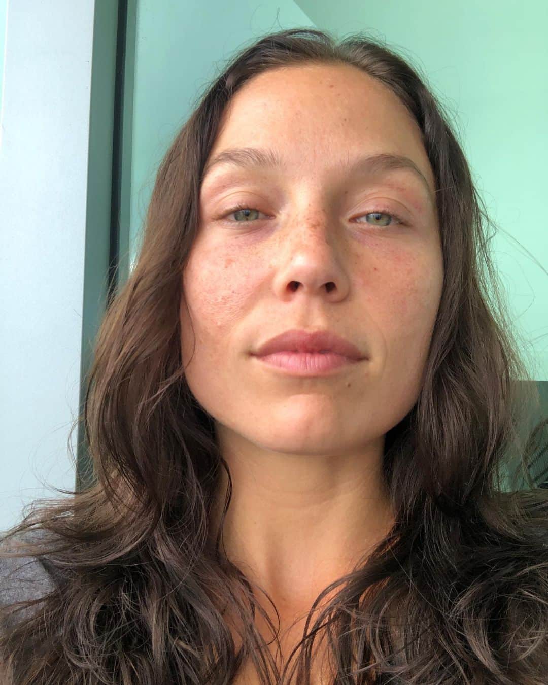 Nicole Mejiaさんのインスタグラム写真 - (Nicole MejiaInstagram)「This is me from a side you don’t normally see. Unfiltered. Unedited. - Exhaustion. Fear. Doubt. Anxiety. They’re all a part of the dance. Learning to embrace these moments and learn from them. - I’ve recently picked up a practice and feel that someone could use this info: Instead of trying to mask or deny the emotion, I sit in it and get curious. Where does it come from? What is it connected to? What wisdom can I download from this experience? - I’ve been out of my comfort zone on the @lulyapp build and all of this pushing forward sometimes requires me to push emotions down. But then, there are days where all that was pushed down needs to be felt and dealt with. In order for healing to occur, there needs to be room made for grace. In these moments, what I need is love and compassion for myself. Love can sometimes be discipline, yes. But love is also always compassionate. ♥️ Hoping this message finds anyone who needs it. #selflove」8月30日 3時12分 - nicole_mejia