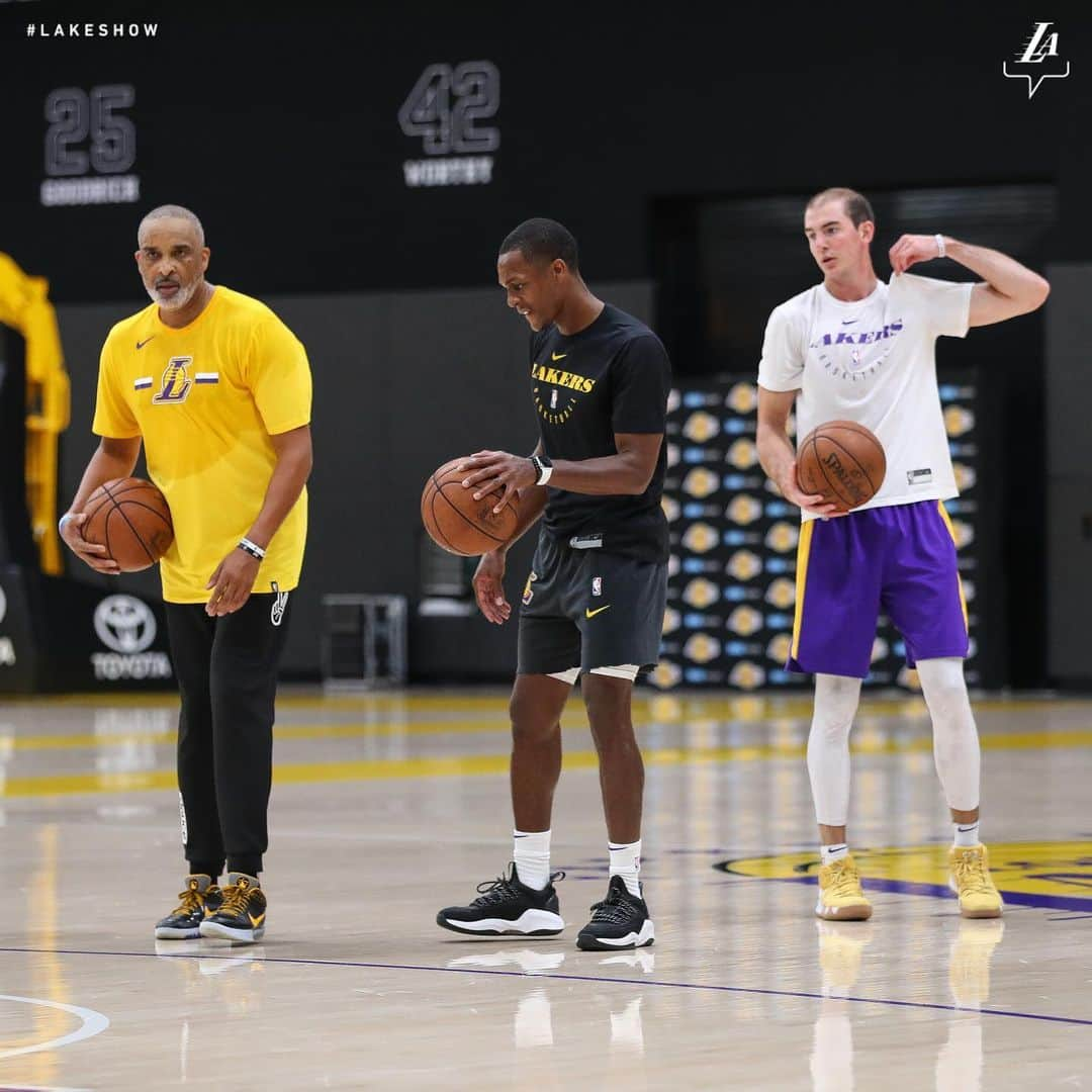 Los Angeles Lakersさんのインスタグラム写真 - (Los Angeles LakersInstagram)「Coach Phil Handy’s MasterClass 📚 #LakeShow」8月30日 3時16分 - lakers