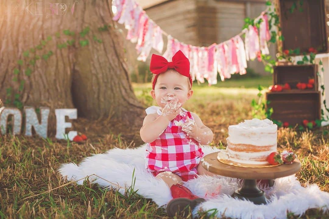 Chelsea Houskaさんのインスタグラム写真 - (Chelsea HouskaInstagram)「LAYNE! LayLay girl! How the heck are you one?! I’m so lucky to be able to share my birthday with this tiny little peanut! Shes definitely our little sour patch child and keeps us on our toes! The perfect little added spice to our fam...we love you so much hunny girl ❤️🥰 📸 @jakephotographysf」8月30日 3時18分 - chelseahouska