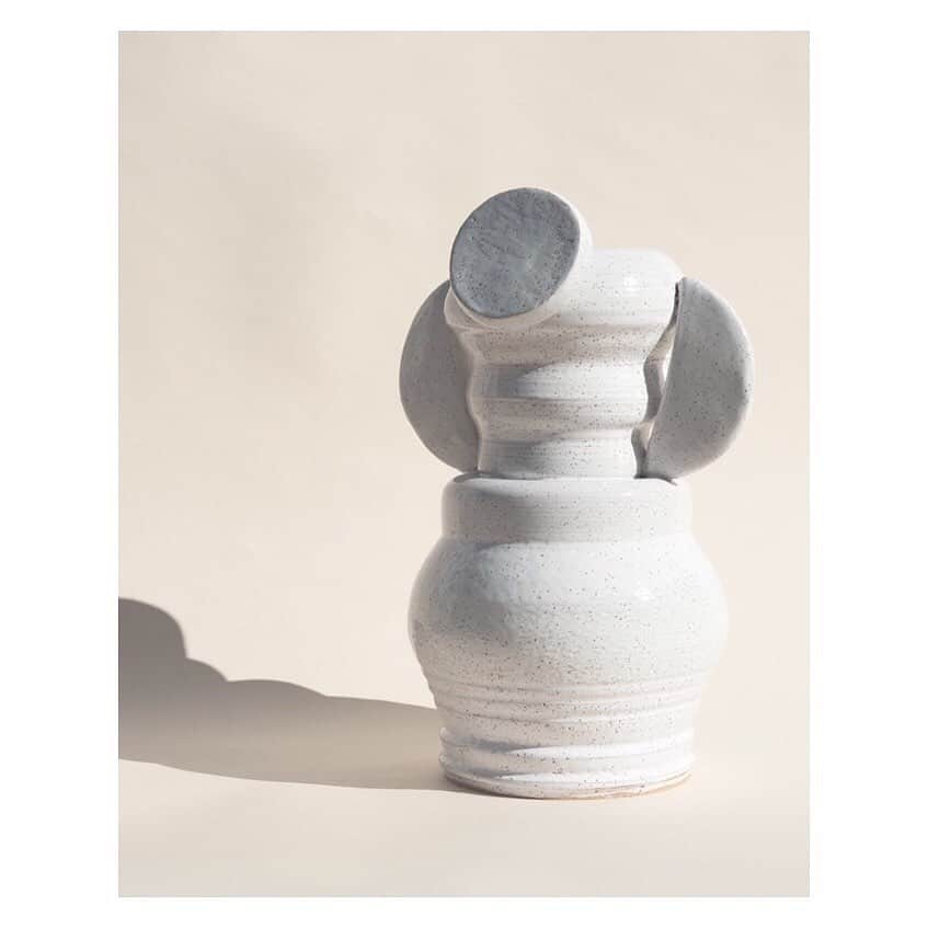 アポロジーさんのインスタグラム写真 - (アポロジーInstagram)「Tanning pretty well /// /// Se dorer la pilule  Pics @camille.of  #ceramic #handthrown #moderncraft #pottery #clay #art #sculpture #happyness #ceramique #glaze #losangeles #bombasse #curves」8月30日 3時45分 - olivia_cognet