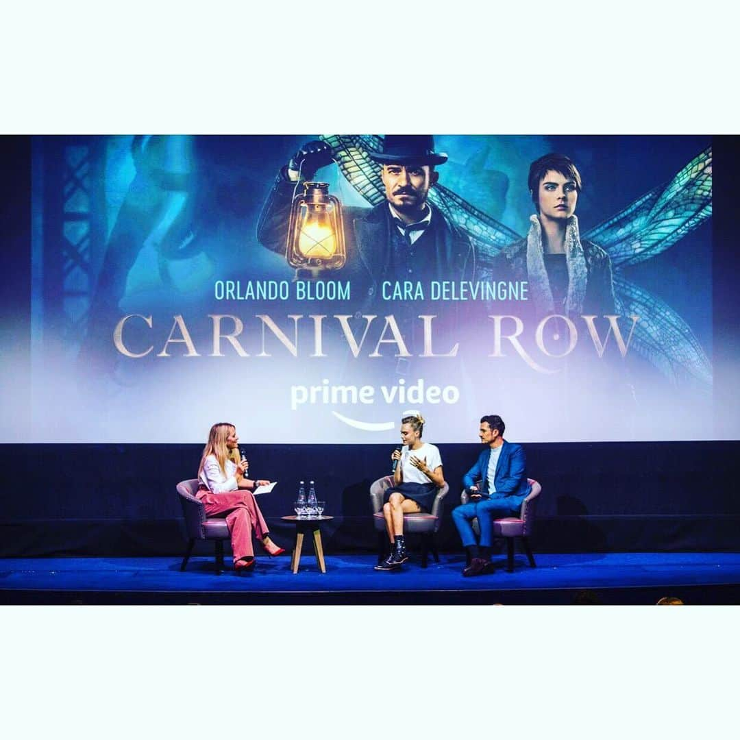 オーランド・ブルームさんのインスタグラム写真 - (オーランド・ブルームInstagram)「One more sleep till the The Row is revealed 🕵🏻‍♂️ Love from London 🇬🇧 #hometownboy @carnivalrow @amazonprimevideo」8月30日 3時57分 - orlandobloom