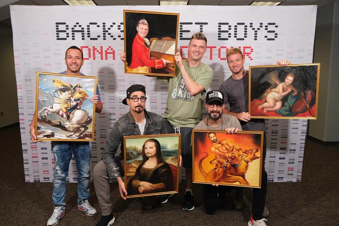 backstreetboysさんのインスタグラム写真 - (backstreetboysInstagram)「This artistry 🙌🏼 Tulsa, thanks for being patient and rockin’ with us last night! #BSBTUL #DNAWorldTour」8月30日 3時52分 - backstreetboys