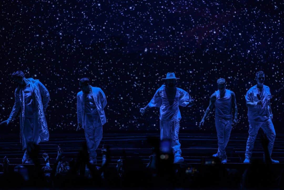 backstreetboysさんのインスタグラム写真 - (backstreetboysInstagram)「This artistry 🙌🏼 Tulsa, thanks for being patient and rockin’ with us last night! #BSBTUL #DNAWorldTour」8月30日 3時52分 - backstreetboys