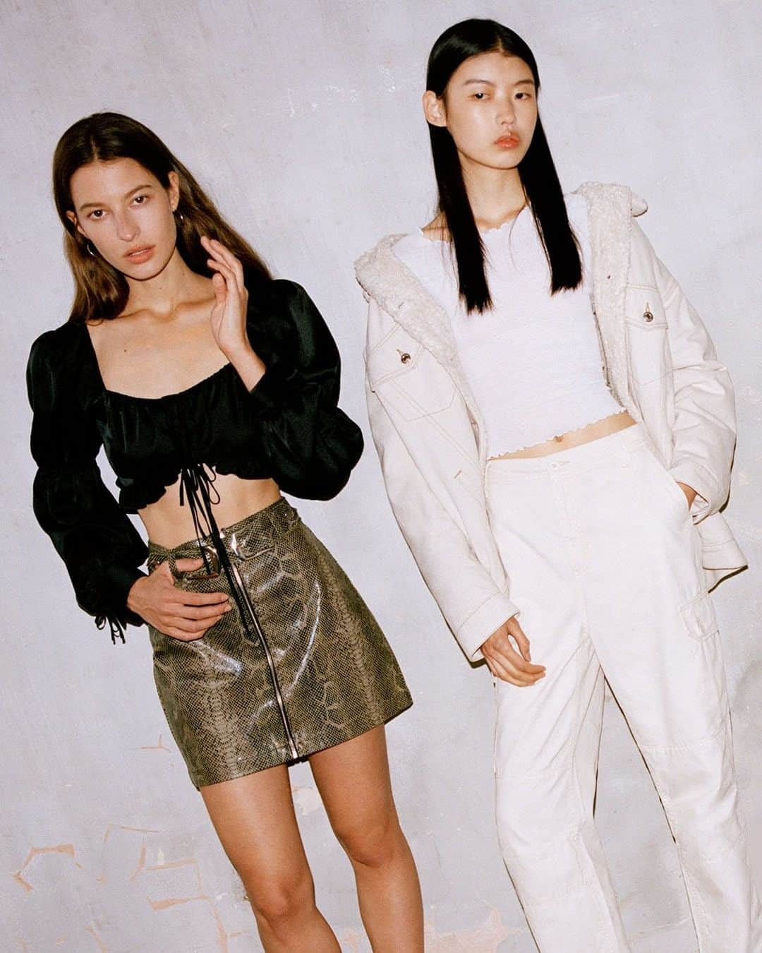 トップショップさんのインスタグラム写真 - (トップショップInstagram)「Introducing Urbanite: a pretty meets tough mix of satin, vinyl and cargo basics.  What you want to wear, styled how you want to wear it. Tap to shop or shop via the 🔗 in bio.」8月30日 4時00分 - topshop