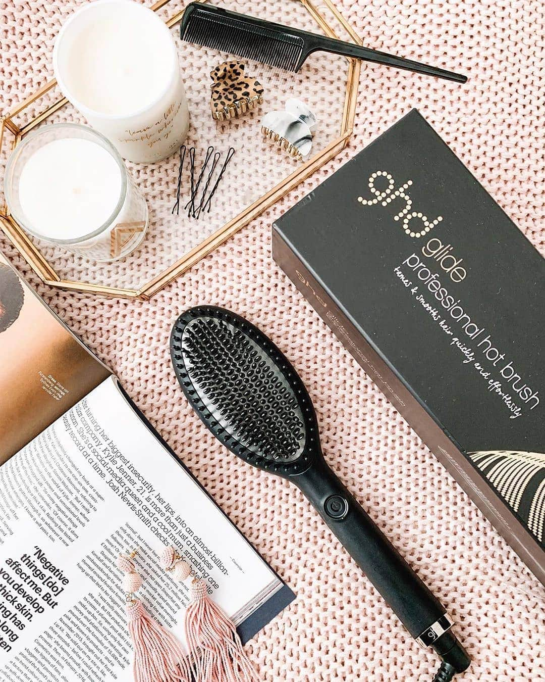 ghd hairさんのインスタグラム写真 - (ghd hairInstagram)「The ‘I woke up like this’ brush 💁‍♀️ The ghd glide 💕 Hit the link in our bio to pre-order yours 👆 @aimeeewilliams  #ghd #ghdhairpro #ghdglide #thebrushthatbroketheinternet #hairgoals」8月30日 4時00分 - ghdhair