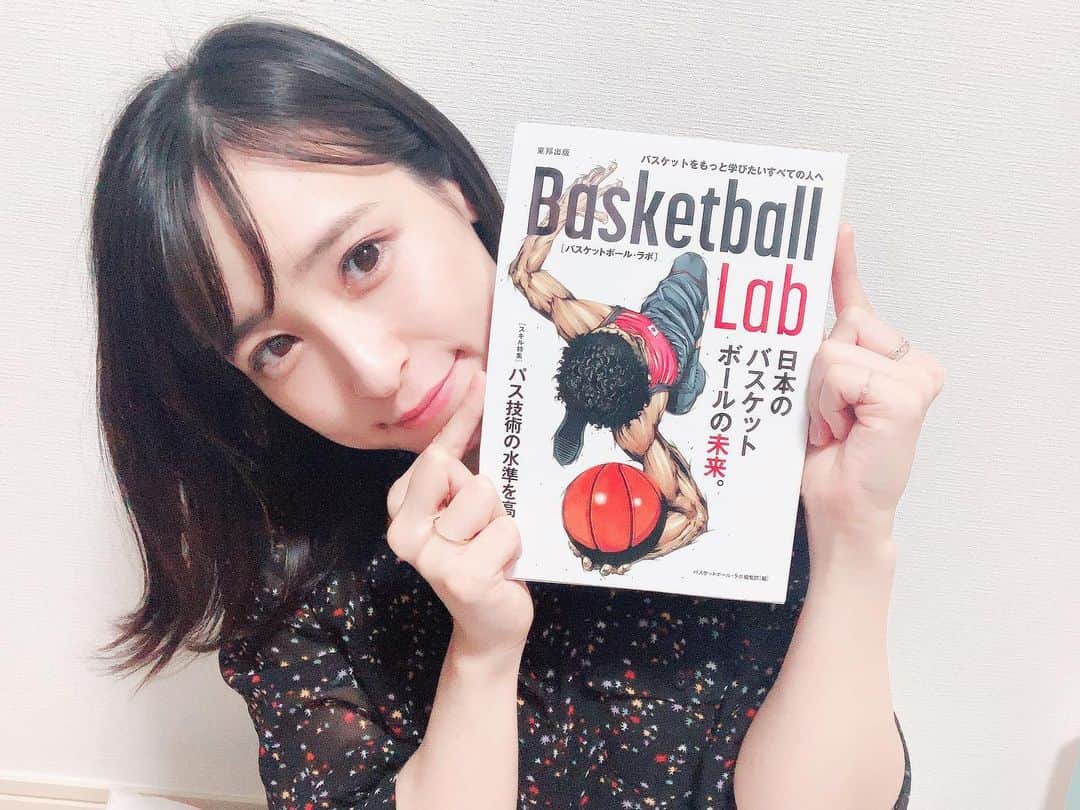のインスタグラム：「‪本日はプチセミナー&バスケ界の交流会‬ ‪というなんとも光栄な場所にお邪魔させて頂き、素敵な時間を過ごしてきました🙇‍♂️🏀‬ ‪#東邦出版‬ ‪「#バスケットボール・ラボ」‬ ‪学びが詰まった一冊。‬ ‪じっくり読みたいと思います！‬ ‪9月2日発売！皆さんも是非！！‬ ‪#バスラボ #Bリーグ  #Bリーグ観戦 #bleague #バスケ #バスケットボール #スポーツ観戦女子 #バスケ好きな人と繋がりたい #スポーツ観戦 #バスケ女子 #japan #basketball #スポーツ #sports #アイドル #中崎絵梨奈 #ぷに子」