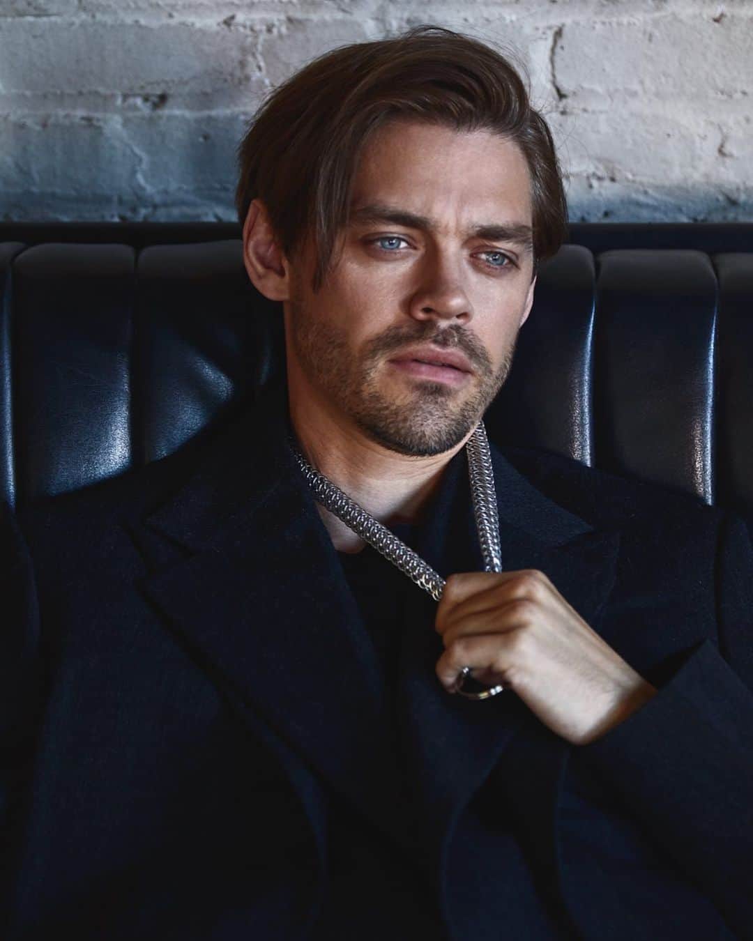 のインスタグラム：「Yankin’ on my own chain. 😋 Check out @sharpmagazine this month for a great little article. Fun shoot! Photographer: @petertamlin Grooming: @melissaadelaide Stylist: @zoobrilin」