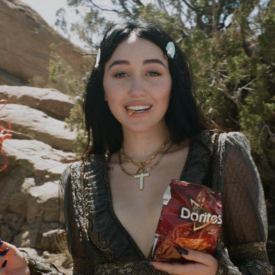 ノア・サイラスさんのインスタグラム写真 - (ノア・サイラスInstagram)「hope yall have a gr8 day filled with doritos 🥰🥰🥰 (dis is not an ad)」8月30日 4時07分 - noahcyrus