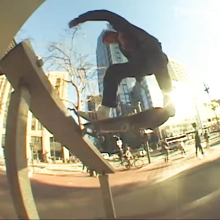 スラッシャーのインスタグラム：「👉🏽 @sebowalker’s ‘NOVIA’ part for @oldfriends__ is now playing in the Thrasher app 📲」