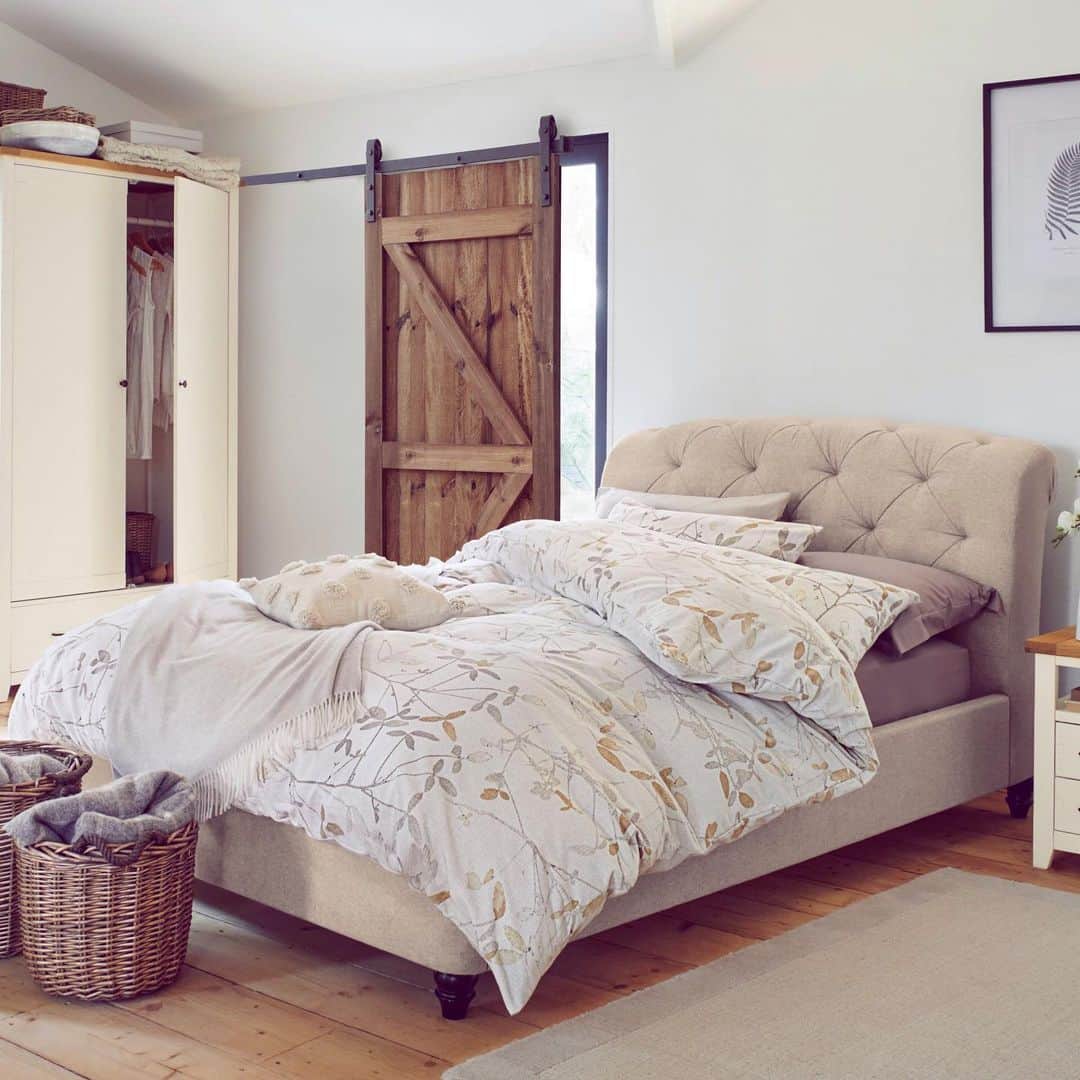 のインスタグラム：「A tidy space and neutral colour palette = the recipe to a good night's sleep! 🌙 Shop our NEW collection now, tap the image. 🔍 Bed: 380644 Bedding: 609798 Wardrobe: 646590 Bedside table: 622860 Baskets: 414892 Throw: 337578. #bedroom #bedding #furniture #bed #neutral #calm #weekend #homeinterior #homedecor #decor #nexthome #interior」