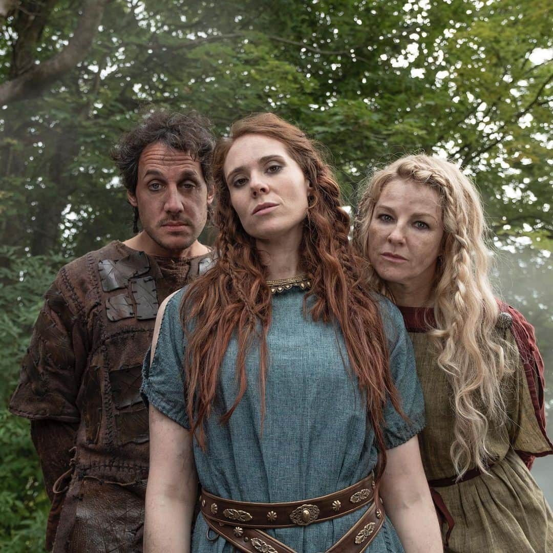 ケイト・ナッシュさんのインスタグラム写真 - (ケイト・ナッシュInstagram)「Wanna be in my gang? #icenitribe #boudica 🖤 @horriblehistoriesthemovie」8月30日 4時30分 - katenash