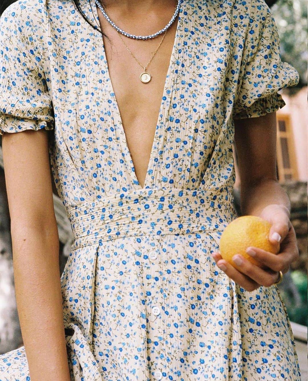 ブルーライフのインスタグラム：「fall feels in @faithfullthebrand 🍋」