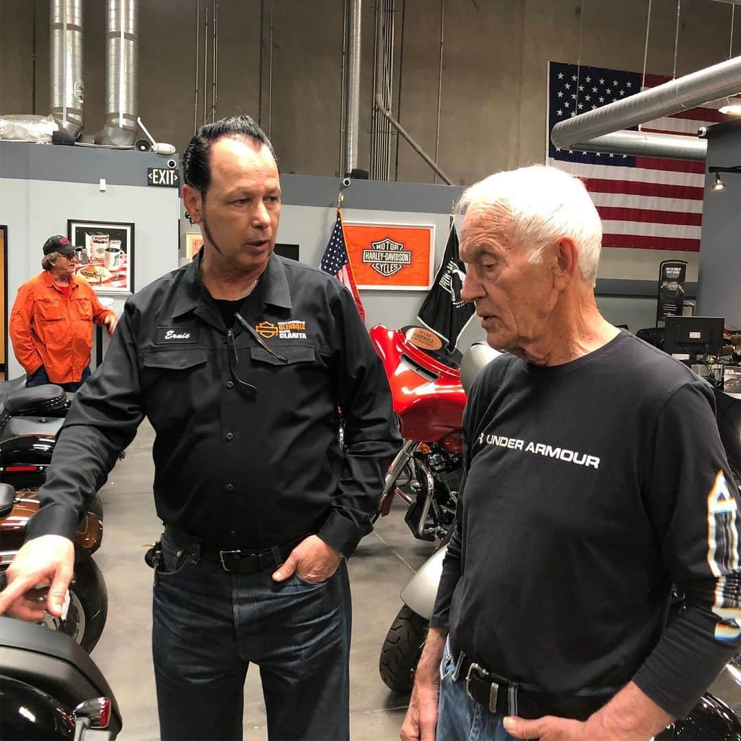 ロバート・パトリックさんのインスタグラム写真 - (ロバート・パトリックInstagram)「Such a great surprise to have my buddy Lance Henrikson stop by and say hi @santaclaritaharley The Original Terminator!!」8月30日 4時55分 - ripfighter