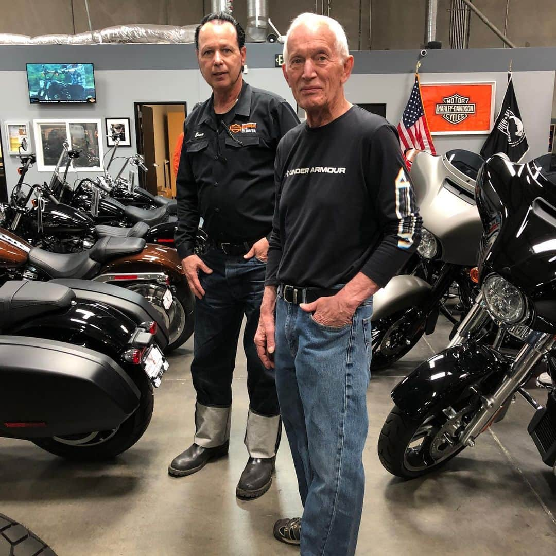 ロバート・パトリックさんのインスタグラム写真 - (ロバート・パトリックInstagram)「Such a great surprise to have my buddy Lance Henrikson stop by and say hi @santaclaritaharley The Original Terminator!!」8月30日 4時55分 - ripfighter