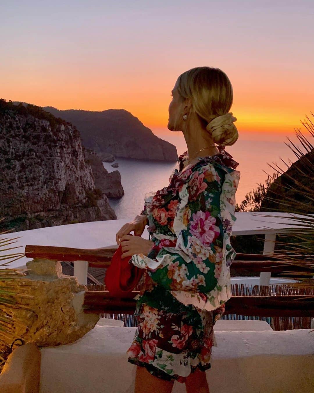 レオニー・ハンネさんのインスタグラム写真 - (レオニー・ハンネInstagram)「Sunsets in @zimmermann.🌅 Anzeige/ad #Zimmermann #Ibiza」8月30日 4時57分 - leoniehanne