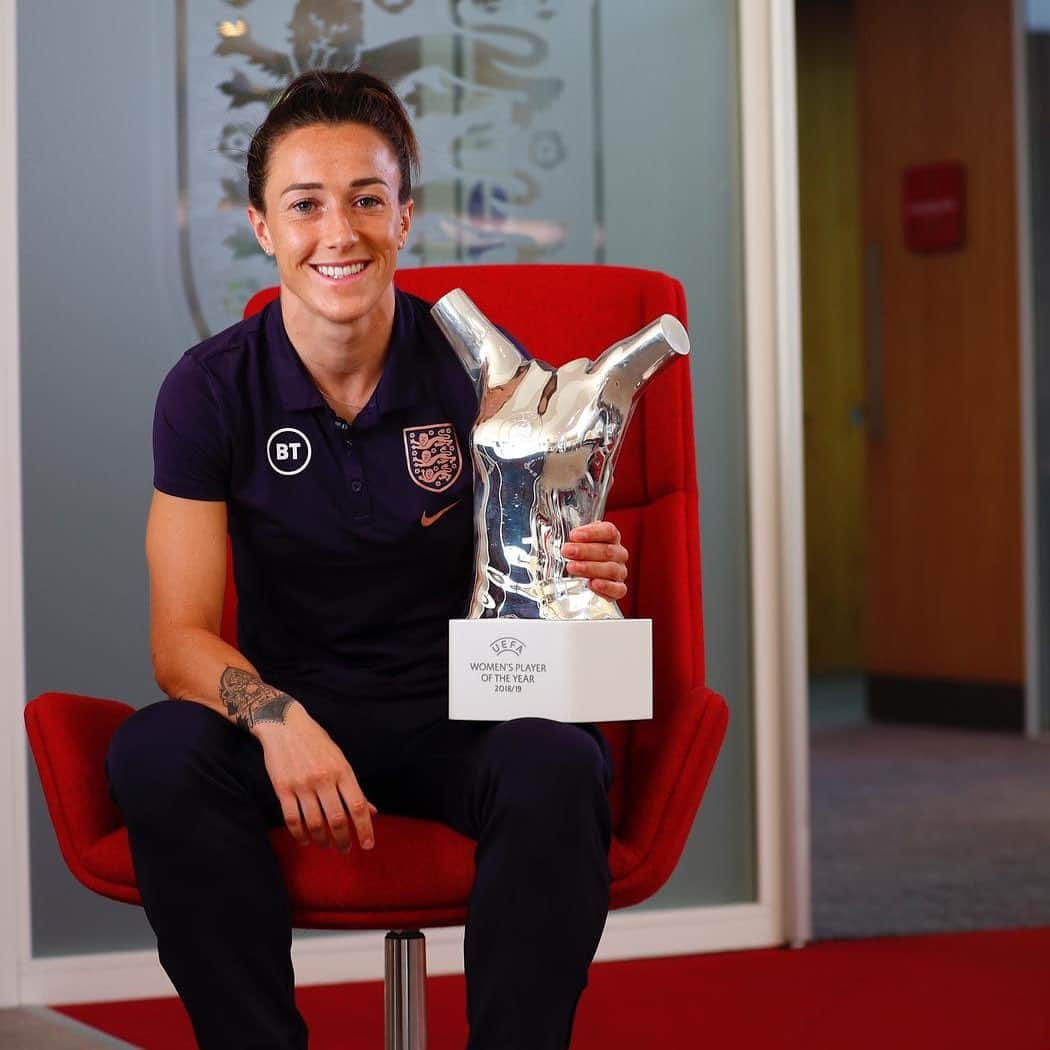 フィリップ・ネヴィルさんのインスタグラム写真 - (フィリップ・ネヴィルInstagram)「Congratulations @lucybronze on winning the European player of the year - proud moment for all the @lionesses」8月30日 6時00分 - philipneville18