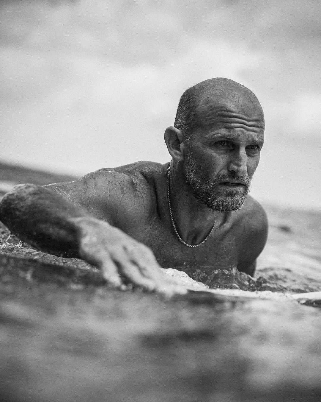 デビッドヤーマンのインスタグラム：「Dare to discover the unknown. — @jeffjohnson_beyondandback discusses his passion for surfing: “It’s so elusive. Whereas a mountain, rock or even a skateboard ramp doesn’t move. With surfing, you’re dealing with Mother Nature and are at her whim.” 📷@jimmychin #DYxJimmyChin」