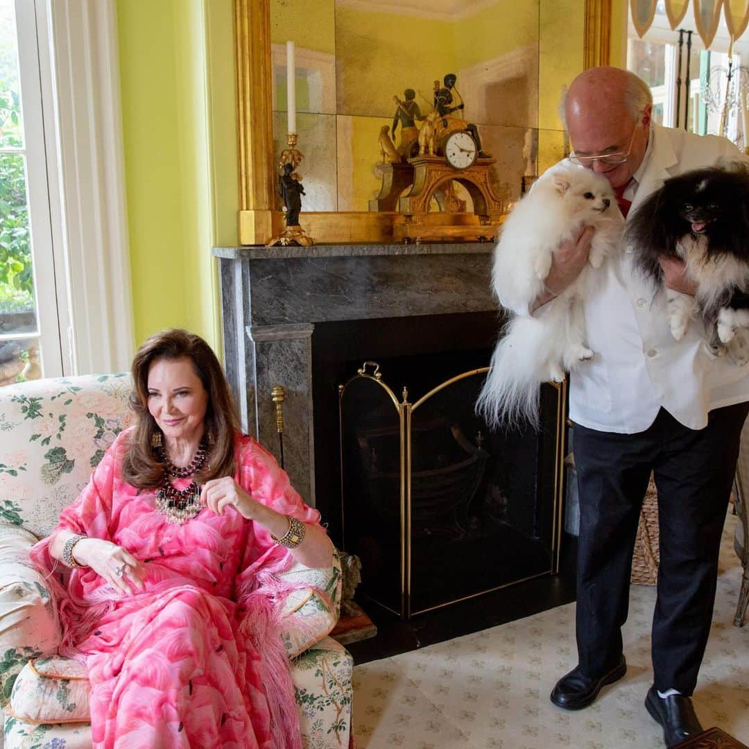 ニューヨーク・タイムズさんのインスタグラム写真 - (ニューヨーク・タイムズInstagram)「Patricia Altschul is the dowager countess of “Southern Charm,” the Bravo reality show about the lives of the rich and reckless in Charleston, South Carolina. @pataltschul emerged as a tart-tongued matriarch doing the work of a Greek chorus for a cast in which half the members can barely figure out how to get out of bed before noon (and once there, how to proceed without a beer). “It’s been like learning a new language,” Patricia said of her interactions with her younger cast members. While acquiring fans by swilling martinis, spouting witticisms and wearing caftans, she has also capitalized on her sudden fame by writing a memoir-slash-advice-guide and creating @patricias_couture, a company that prints images of pets onto things like caftans, pillow cases, pajamas and yoga mats. And Michael Kelcourse — her butler of 15 years and a scene stealer on the show — is never far from her side, planning her meals, driving her to McDonald’s, and even traveling with her. Visit the link in our bio to read more about Patricia and her former life as a New York socialite from @nytimesfashion. @huntermcrae took these photos.」8月30日 6時16分 - nytimes