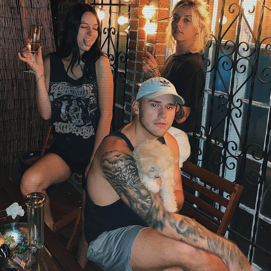 ブランドン・シェイアのインスタグラム：「I always look so sad or concerned in photos 😅」