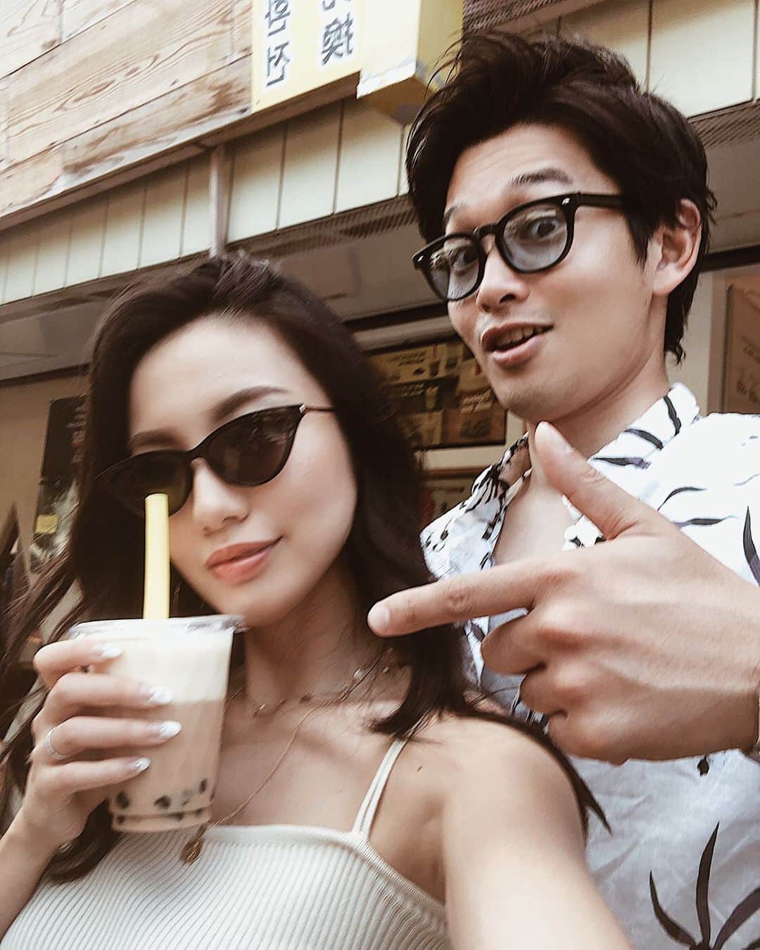 吉田愛璃のインスタグラム：「. . 夏が終わるな〜💭🌴 . あれ、1回も水着、浴衣着てない🤦‍♀️ . .  #夏よ終わるな #旅行行こうか #今年はバタバタな夏 #夫婦水入らずの時間足りません #まっいっか🤣 #忙しいはいい事 #でも仲はいい #新婚感は皆無 #💜」