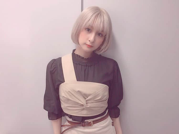 吉田有里のインスタグラム：「昨日のお衣装▲▽ #wego さんがご用意してくださった衣装でした！ ベージュ、だいすきです…！ もう秋服だなぁ、楽しいなぁ🍁 いつもよりお嬢さんでしたね👠💎🦄ふふふ #fashion #ootd #wego #よしだふく」