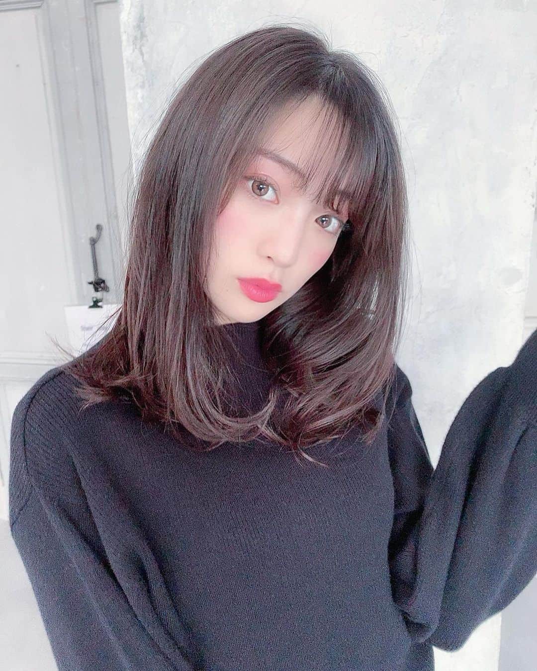 志田友美（ゆうみん）のインスタグラム：「大阪で撮影☻ とぅでーーいず、ふぉと📸 . 眉のアートメイク２回目してきた！ 麻酔してくれるから痛くないし何年も持ってくれるから助かる🥰 @haab_artmake でやってるょ〜 . #アートメイク #アートメイク眉 #大阪 #撮影 #ミディアム #japanesegirl #osaka #shooting #artmake #todayful #instalike #instadaily」