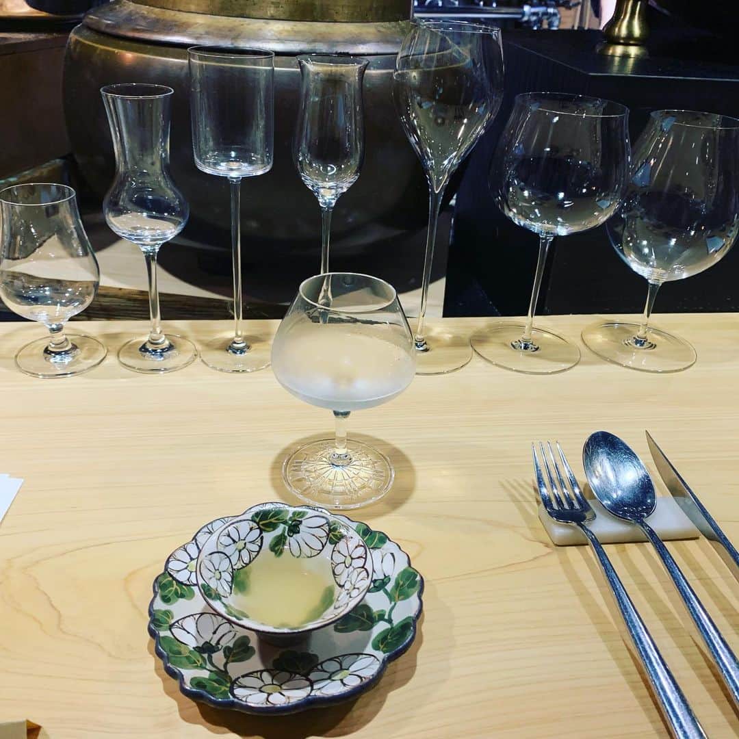 菊池一仁さんのインスタグラム写真 - (菊池一仁Instagram)「予約の取れない名店と日本酒のマリアージュの会に。料理は撮影不可の素晴らしい和食に全国各地の10本の日本酒。色んな味わいで特にこの日本酒美味しかった🍶早速購入。まさかの同級生の酒蔵。日本酒盛り上げたいなぁって思った。 #日本酒応援団 #日本酒らぶ #和食には日本酒でしょ」8月30日 16時16分 - kazuhito_kikuchi