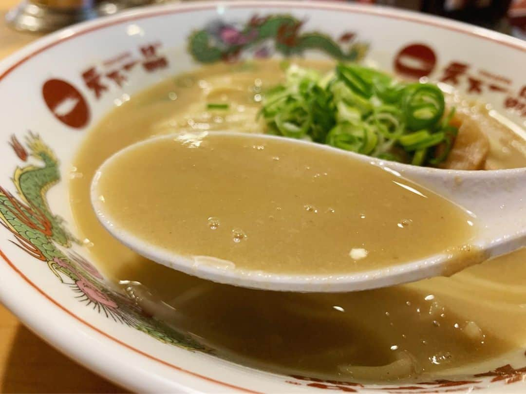 SUSURUさんのインスタグラム写真 - (SUSURUInstagram)「天下一品 歌舞伎町店@新宿 ラーメンライス定食 気合い入れて天下一品で動画を撮影しようと思っていたら、動画撮影禁止になったとのこと‥😭 味は最高でした😍 #susuru_tv #プライベート #天下一品 #新宿 #歌舞伎町 #ラーメンライス #うまい  #ラーメン #らーめん #ramen #ラーメン部 #ramennoodles #毎日ラーメン生活 #麺スタグラム #japaneseramen #japanramen #foodstagram #foodie #noodles #instanoodle #instaramen #instafood #tenkaippin #新宿ラーメン #shinjuku #tokyo」8月30日 16時28分 - susuru_tv