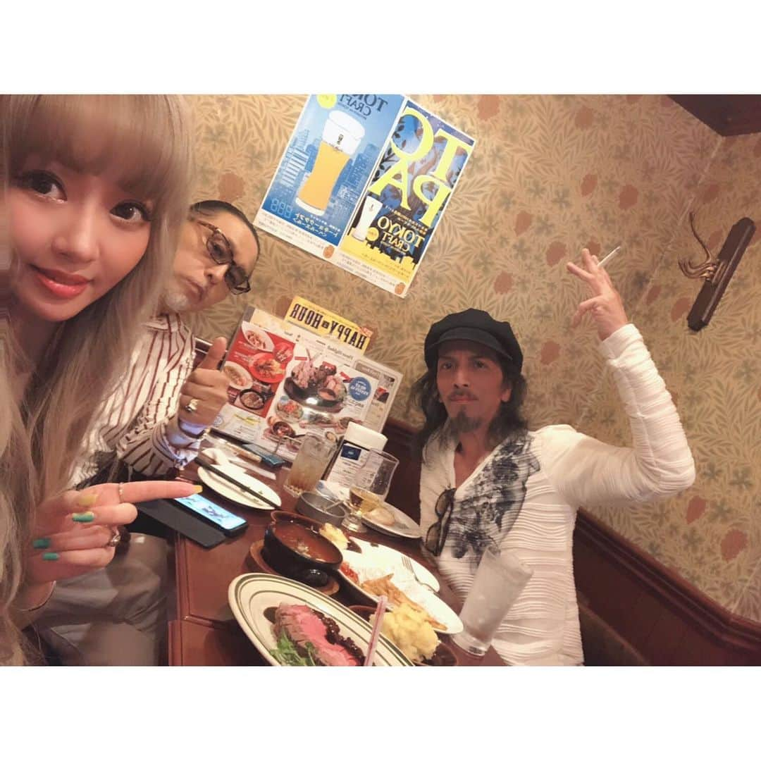 mirayさんのインスタグラム写真 - (mirayInstagram)「昨日は大先輩のスーパーベーシスト鮫島さん @h.samejima と沼津のボスDJ smokeyさん @61smokey と来年の打ち合わせご飯させていただきました🥰🙏 楽しみだー❣️❣️ . 10月の23日24日に二度目の沼津LIVEです❤️🥰❤️ 初めてお会いする九州のR&B Voユニット COOL M.Bさんと、 沼津No.1美女の可愛い可愛い樹里ちゃん @jur1nstagram.jp のグループMUSEと共演です❤️ . また近くなったら詳細アップします💋 . #鮫島秀樹 #smokey #沼津」8月30日 16時30分 - miray0705