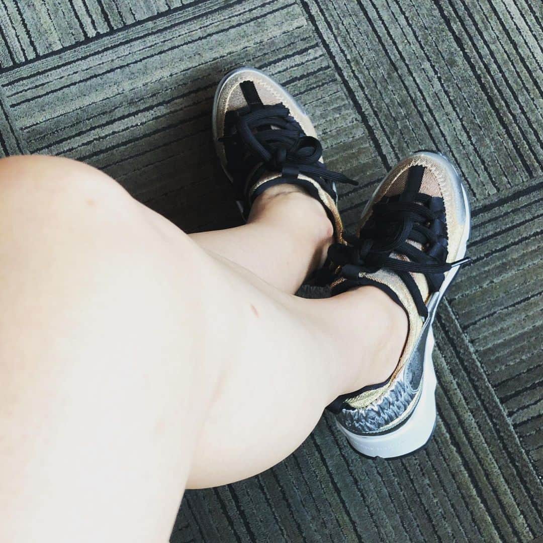 阿部洋子さんのインスタグラム写真 - (阿部洋子Instagram)「👟👞👢👡👠 #今日の靴  #new ! #sneakers  角度によって、色が違って見えるー！ #sotd #ootd #shoes #shoestagram #shoesoftheday #shoeslover #shoesaddict」8月30日 16時36分 - hirocoring