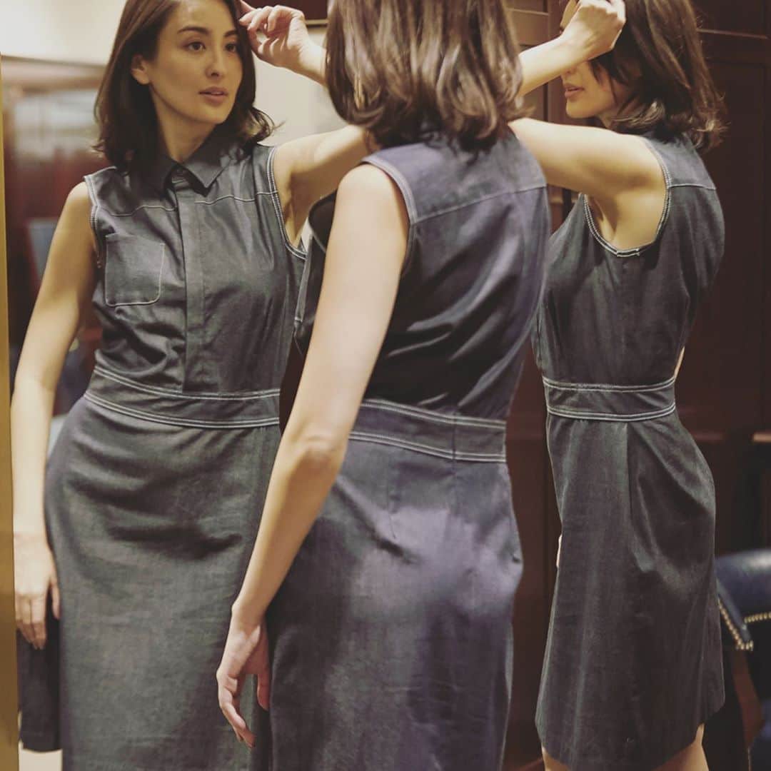 オードリー亜谷香のインスタグラム：「Three’s company when trying out @brooksbrothersjapan new line Red Fleece! I was on the hunt for something tailored and elevated since 30 is on the horizon ✨ #redfleece #brooksbrothers」