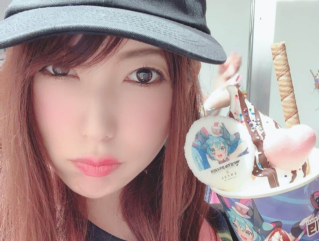 波多野結衣さんのインスタグラム写真 - (波多野結衣Instagram)「マジカルミライ2019東京公演一日目★ たのしみい！！ 今日から三日間参戦いたします✨ . . #マジカルミライ2019 #東京公演 #楽しむ #私の推しに愛を届ける」8月30日 16時47分 - hatachan524