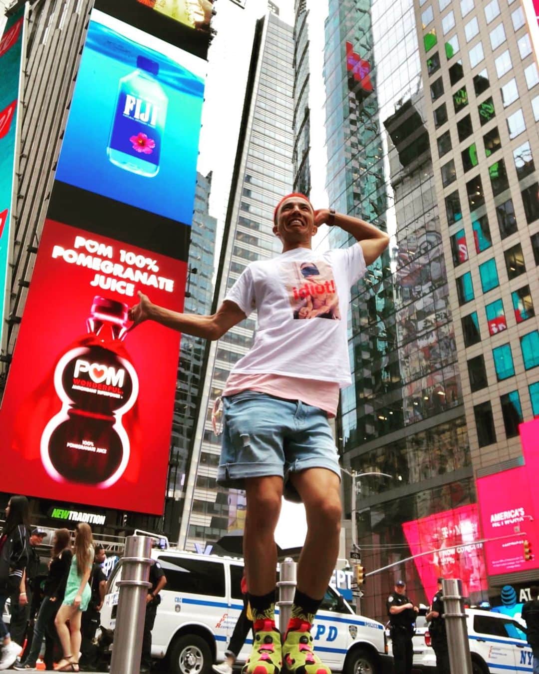 ツネ さんのインスタグラム写真 - (ツネ Instagram)「NYにてパフォーマンス修行  #タイムズスクエア #ホットヒーヒー」8月30日 17時00分 - happyman0812