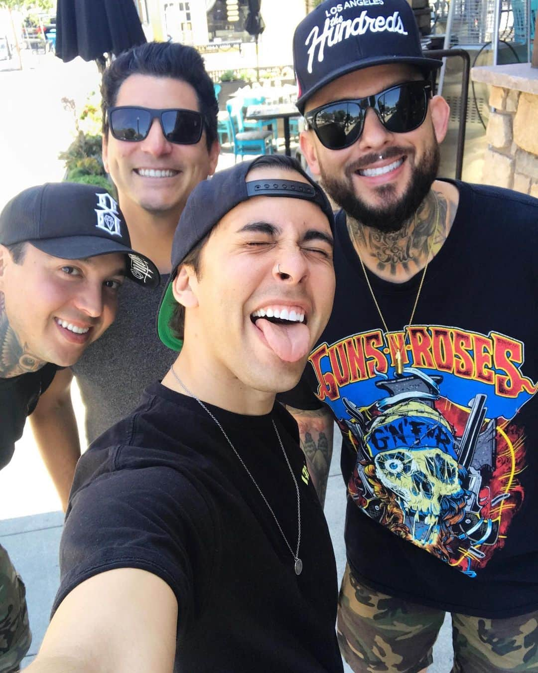 ピアス・ザ・ヴェイルさんのインスタグラム写真 - (ピアス・ザ・ヴェイルInstagram)「BROTHERS」8月30日 8時02分 - piercetheveil