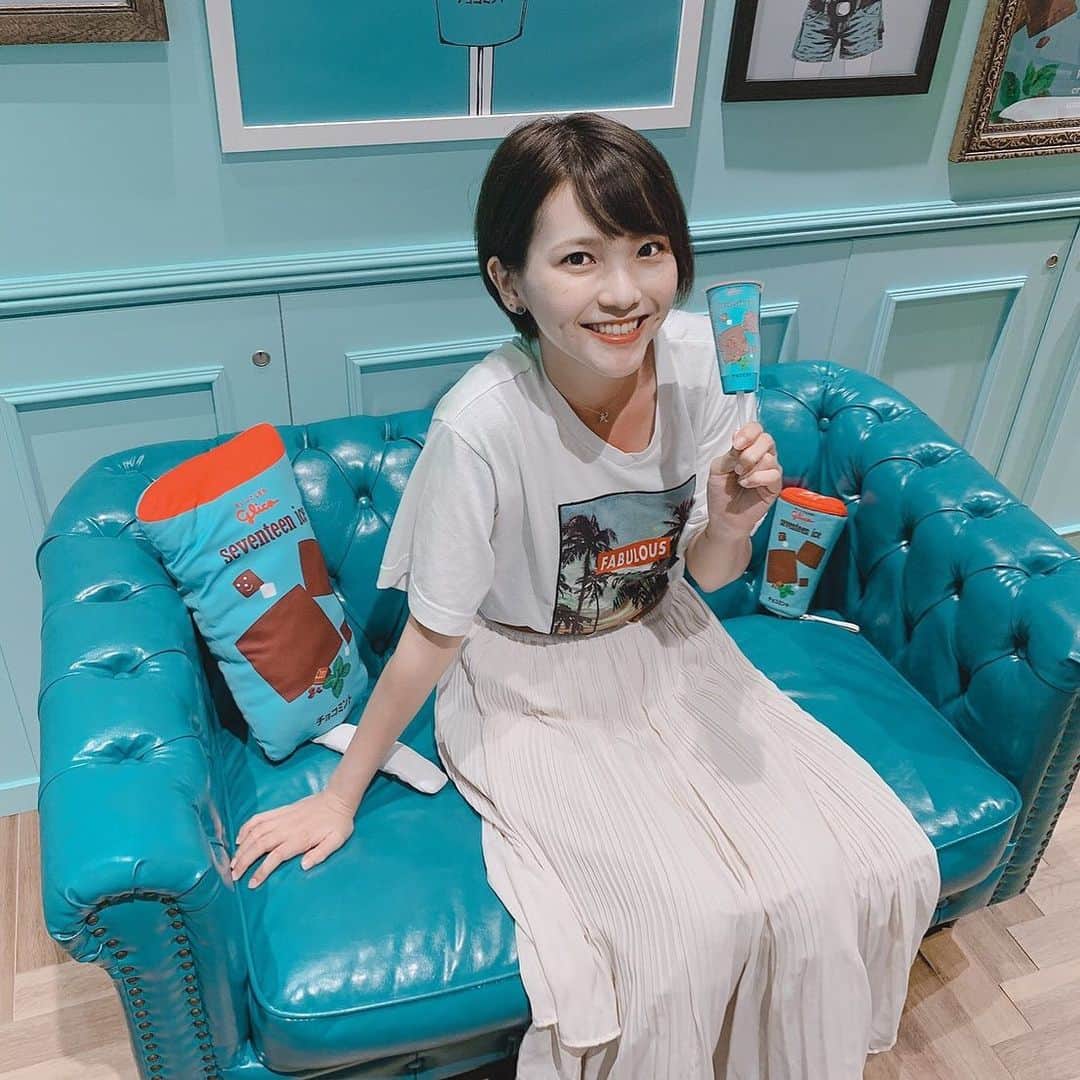 米倉れいなのインスタグラム：「, 胸元の日焼けやばいんだけど 他がめっちゃ白く見える😳笑笑 #チョコミント #チョコミン党 #渋谷modi #seventeeice」