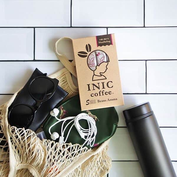 INIC coffeeさんのインスタグラム写真 - (INIC coffeeInstagram)「. サーモボトルにコーヒーを入れて持ち歩く人が増えていますがINICはサーモボトルにもぴったり。 ボトルにパウダーをいれて、お湯や水を注げば準備OK。あっという間に準備が整います◎ また、シングルオリジンやスペシャリティコーヒーなど、バリエーションも豊かなので、気分にあわせてチョイスするのも楽しいところ♩ いつでもどこでも楽しめる本格コーヒーINICを、サーモボトルでもぜひ＾＾ . ▼INIC公式オンラインストア https://www.inic-market.com/ #INICcoffee #INIC #coffee #life #iniclife #refresh #イニックコーヒー #イニック #リフレッシュ #5秒で本格コーヒー #おうちカフェ #丁寧な暮らし #イニックコーヒーのある生活 #おうちカフェ #アイスコーヒー #雨の日」8月30日 8時31分 - iniccoffee