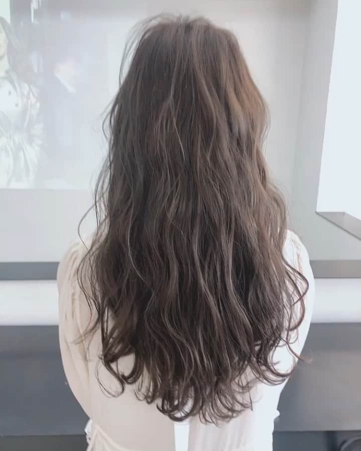 増田愛里菜のインスタグラム：「. こっちでもヘアの動画アップする〜👩🏻✨ . . . ノセさん( @nosekoji_lowe )のとこで カラーしたよ😘 . やっぱりいい色〜💕 . . #LOWE #TOKYO #hair #color #newcolor #longhair #make #makeup #fashion #ヘア #ヘアカラー #ロングヘア #ダウンスタイル #アレンジ #巻き髪 #動画」