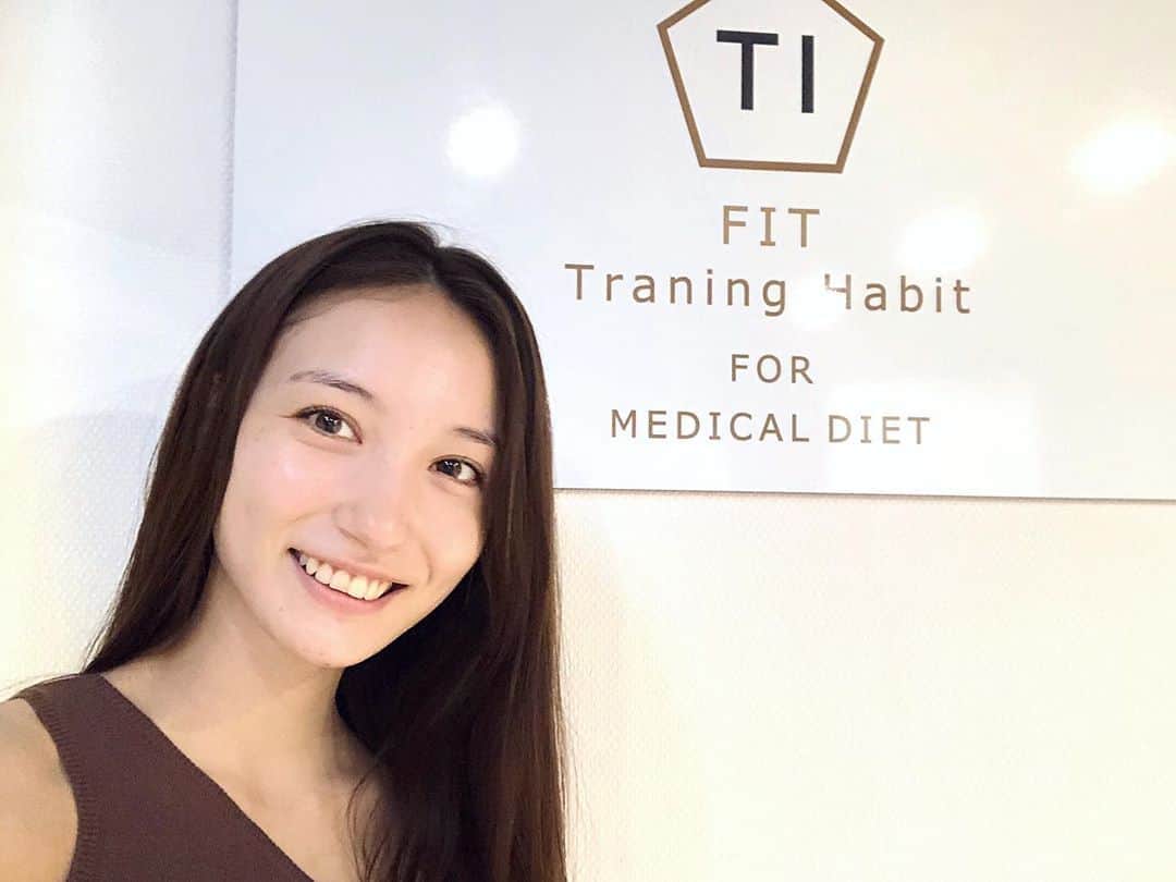のインスタグラム：「Ti Habit で今朝もトレーニング💪 Healthy body, Healthy mind ✨ . . #gym #tihabit #weighttraining #workout #personaltrainer #恵比寿 #ジム #ワークアウト #トレーニング #パーソナルトレーナー #筋トレ #ハーフ #モデル」
